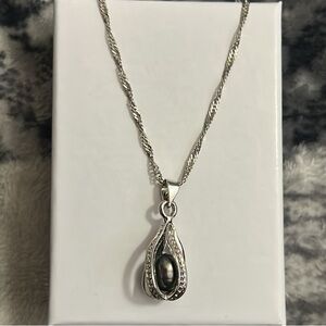 Elegant Silver Teardrop Pendant Necklace